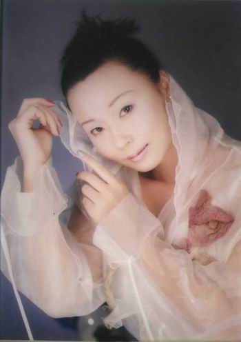 挟《绿蓑衣》、《禧乐》威力 杨小琳出击大陆歌榭舞台屡有斩获
