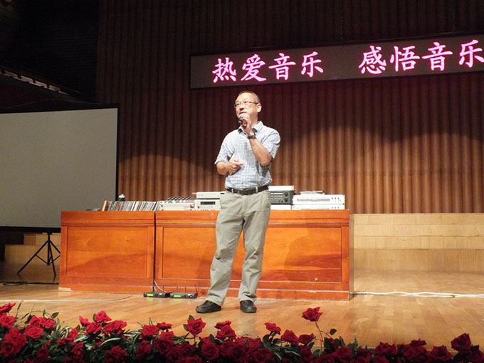 “热爱音乐 感悟音乐”老易星海音乐讲座