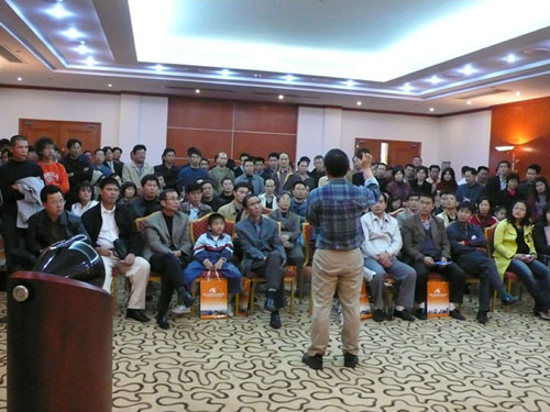 由友谊音响主办,视听前线策划举办2007年1月13-14日湛江首次高级音响展---反映热烈 老易主持
